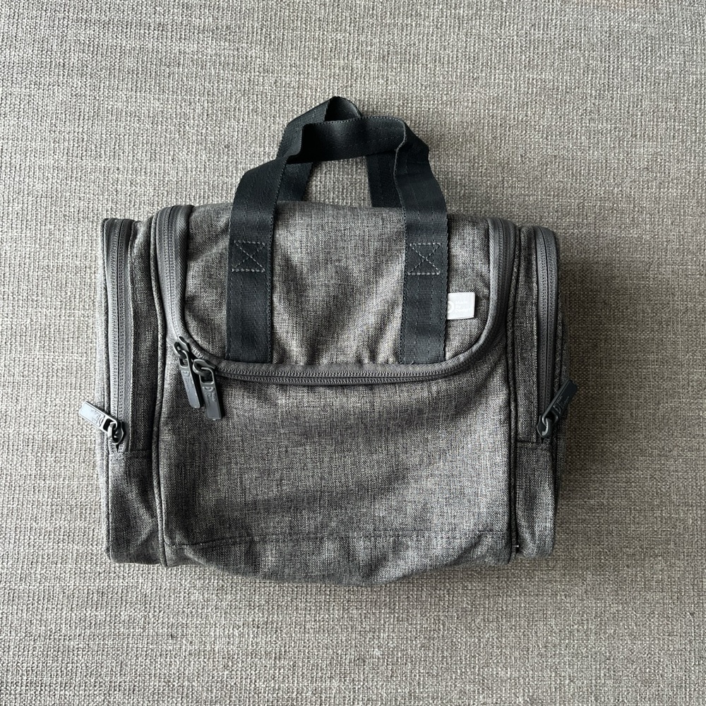 Men's Gray Travel Toiletry Bag with Gray Handles